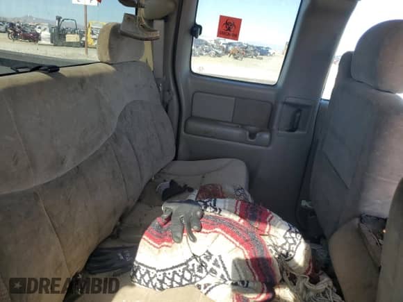 2001 Chevrolet Silverado 1500 LS z VIN 1GCEK19T81E123004, wystawiony jako Copart lot #90468215 z przebiegiem Nie podano mil oraz Czysty tytuł • Clean title. Historia ofert i sprzedaży dostępna na DreamBid. Obrazek 10.