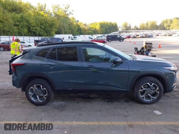 2025 Chevrolet Trax LT с VIN KL77LHEP6SC173983, выставлен на аукционе IAAI как лот 43213582 с пробегом 2 496 миль миль и . История ставок и продаж доступна на DreamBid. Изображение 14.