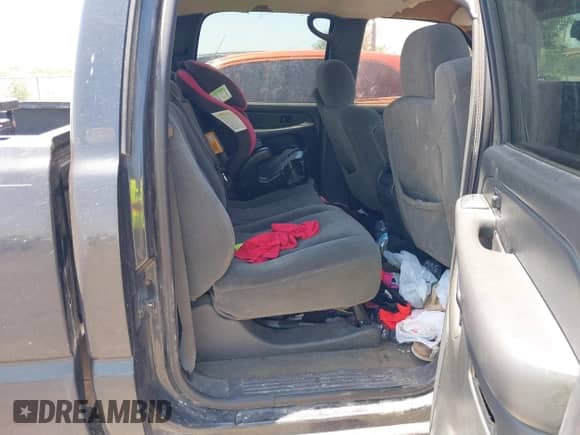 2004 Chevrolet Silverado 2500 LT с VIN 1GCGC23U54F104017, выставлен на аукционе IAAI как лот 42249741 с пробегом Не указан миль и . История ставок и продаж доступна на DreamBid. Изображение 8.
