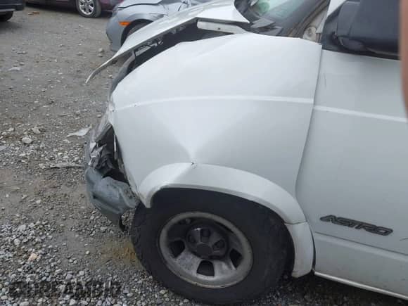 2002 Chevrolet Astro Cargo z VIN 1GCDM19X52B133954, wystawiony jako IAAI lot #42207190 z przebiegiem 413 567 mil mil oraz . Historia ofert i sprzedaży dostępna na DreamBid. Obrazek 6.