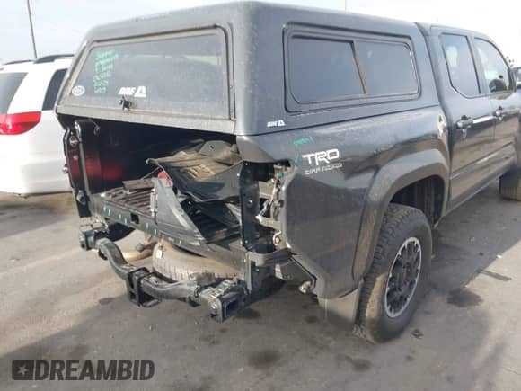 2024 Toyota Tacoma TRD Off Road с VIN 3TMLB5JN8RM009103, выставлен на аукционе IAAI как лот 43210758 с пробегом 14 193 миль миль и . История ставок и продаж доступна на DreamBid. Изображение 18.