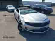 2019 Chevrolet Camaro 1LT z VIN 1G1FB3DS8K0128113, wystawiony jako IAAI lot #42761882 z przebiegiem 89 547 mil mil oraz . Historia ofert i sprzedaży dostępna na DreamBid. Obrazek 6.