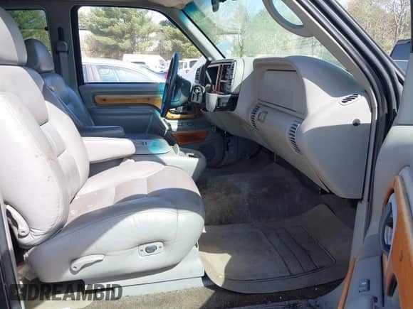 1997 Chevrolet Silverado 1500 with VIN 2GCEK19R3V1159386, listed as a IAAI auction lot 42159684 with 98,577 mi miles and . Bid and sale history available at DreamBid. Image 5.