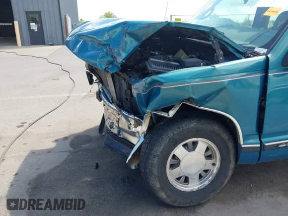1998 Chevrolet Silverado 1500 z VIN 2GCEC19M2W1251821, wystawiony jako IAAI lot #42166116 z przebiegiem 215 094 mil mil oraz . Historia ofert i sprzedaży dostępna na DreamBid. Obrazek 18.