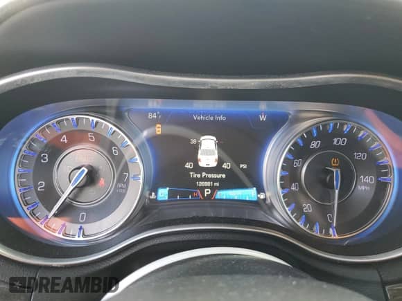 2016 Chrysler 300 C z VIN 2C3CCAEG3GH198065, wystawiony jako Copart lot #89808475 z przebiegiem 126 981 mil mil oraz Szkoda całkowita • Salvage title. Historia ofert i sprzedaży dostępna na DreamBid. Obrazek 9.