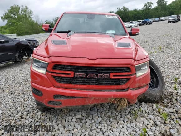 2020 Ram 1500 Laramie z VIN 1C6SRFRT5LN180704, wystawiony jako Copart lot #60911075 z przebiegiem 58 071 mil mil oraz Szkoda całkowita • Salvage title. Historia ofert i sprzedaży dostępna na DreamBid. Obrazek 5.
