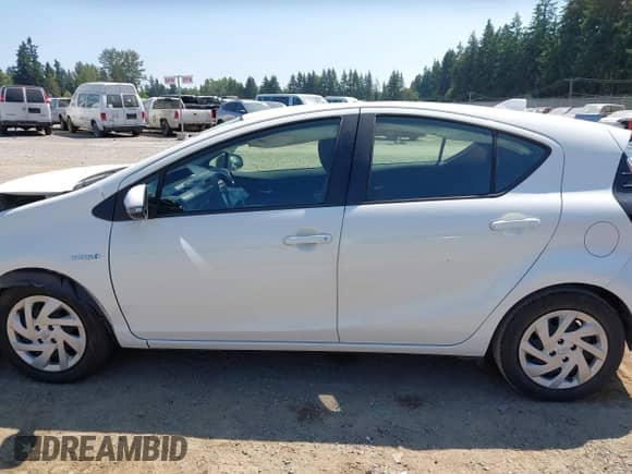 2015 Toyota Prius One с VIN JTDKDTB38F1584947, выставлен на аукционе IAAI как лот 42808560 с пробегом 96 396 миль миль и . История ставок и продаж доступна на DreamBid. Изображение 15.