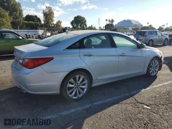 2011 Hyundai Sonata Limited z VIN 5NPEC4AC5BH015791, wystawiony jako Copart lot #85924235 z przebiegiem Nie podano mil oraz Nie do naprawy • Non repairable. Historia ofert i sprzedaży dostępna na DreamBid. Obrazek 3.