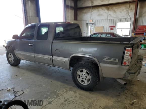 2000 Chevrolet Silverado 1500 LS with VIN 2GCEK19T6Y1179244, listed as a Copart auction lot 54446474 with 199,428 mi miles and Clean title. Bid and sale history available at DreamBid. Image 2.