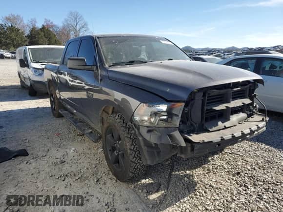 2018 Ram 1500 Tradesman z VIN 1C6RR6KG4JS141533, wystawiony jako Copart lot #49106545 z przebiegiem 152 591 mil mil oraz Szkoda całkowita • Salvage title. Historia ofert i sprzedaży dostępna na DreamBid. Obrazek 4.