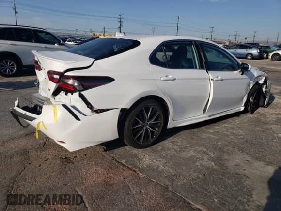 2022 Toyota Camry SE z VIN 4T1G11AK1NU673540, wystawiony jako Copart lot #42165795 z przebiegiem 12 396 mil mil oraz Szkoda całkowita • Salvage title. Historia ofert i sprzedaży dostępna na DreamBid. Obrazek 3.