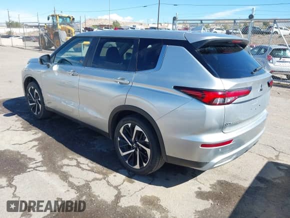2024 Mitsubishi Outlander SE with VIN JA4J3VA8XRZ081976, listed as a IAAI auction lot 43513296 with 33,602 mi miles and . Bid and sale history available at DreamBid. Image 3.