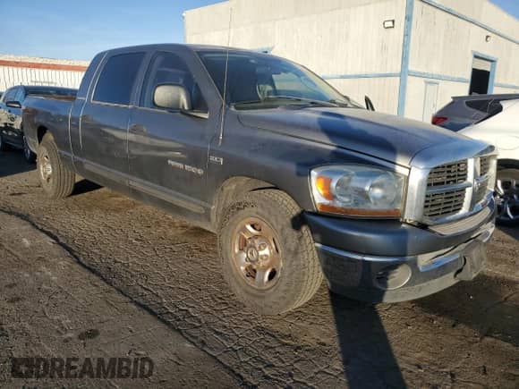 2006 Dodge 1500 SLT z VIN 3D7KR19D16G198799, wystawiony jako Copart lot #85352134 z przebiegiem 205 717 mil mil oraz Szkoda całkowita • Salvage title. Historia ofert i sprzedaży dostępna na DreamBid. Obrazek 4.