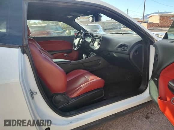 2018 Dodge Challenger T/A z VIN 2C3CDZBT0JH287824, wystawiony jako Copart lot #90472575 z przebiegiem 44 801 mil mil oraz Szkoda całkowita • Salvage title. Historia ofert i sprzedaży dostępna na DreamBid. Obrazek 5.