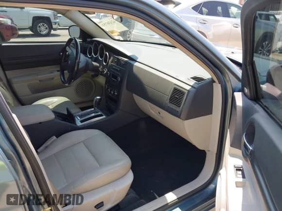 2005 Dodge Magnum RT with VIN 2D8GV58275H683290, listed as a IAAI auction lot 42436751 with 107,868 mi miles and . Bid and sale history available at DreamBid. Image 5.