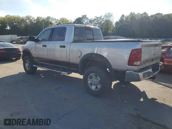 2010 Dodge 2500 SLT z VIN 3D7TT2CT9AG182225, wystawiony jako Copart lot #80802445 z przebiegiem 111 368 mil mil oraz Czysty tytuł • Clean title. Historia ofert i sprzedaży dostępna na DreamBid. Obrazek 2.