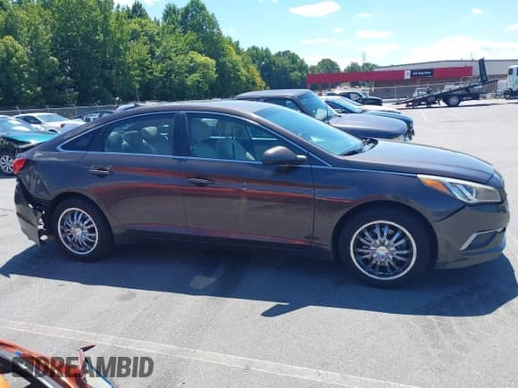 2017 Hyundai Sonata SE с VIN 5NPE24AF9HH447449, выставлен на аукционе IAAI как лот 43094876 с пробегом 159 496 миль миль и . История ставок и продаж доступна на DreamBid. Изображение 13.