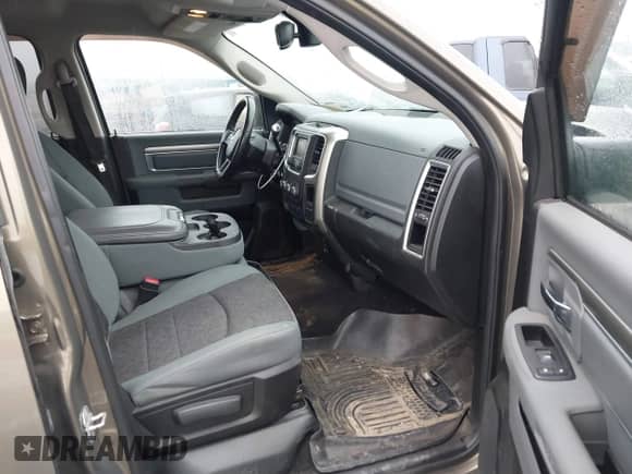 2013 Ram 1500 Big Horn z VIN 1C6RR7LTXDS623817, wystawiony jako IAAI lot #41445664 z przebiegiem 133 271 mil mil oraz . Historia ofert i sprzedaży dostępna na DreamBid. Obrazek 5.