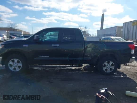 2011 Toyota Tundra с VIN 5TFUY5F10BX165953, выставлен на аукционе IAAI как лот 41533552 с пробегом 300 586 миль миль и . История ставок и продаж доступна на DreamBid. Изображение 13.