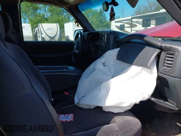 2002 Chevrolet Silverado 2500HD LT с VIN 1GCHK29112E303783, выставлен на аукционе IAAI как лот 42798214 с пробегом Не указан миль и . История ставок и продаж доступна на DreamBid. Изображение 5.