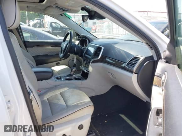 2017 Jeep Grand Cherokee Summit с VIN 1C4RJFJGXHC865801, выставлен на аукционе IAAI как лот 42039839 с пробегом 130 439 миль миль и . История ставок и продаж доступна на DreamBid. Изображение 5.