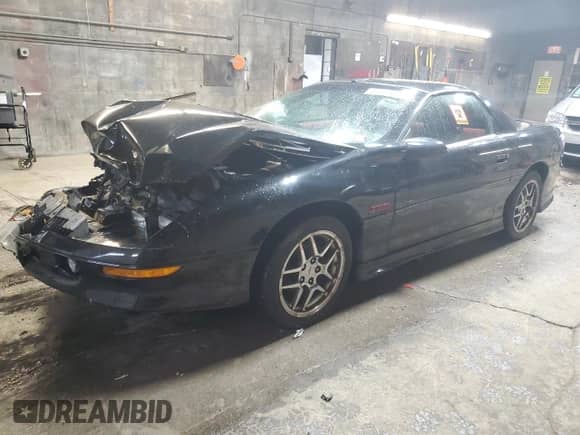 1994 Chevrolet Camaro Z28 z VIN 2G1FP22P2R2173826, wystawiony jako Copart lot #83315694 z przebiegiem 84 732 mil mil oraz Szkoda całkowita • Salvage title. Historia ofert i sprzedaży dostępna na DreamBid. Obrazek 1.