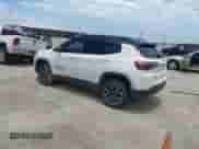 2021 Jeep Compass Trailhawk z VIN 3C4NJDDB3MT520448, wystawiony jako IAAI lot #42675404 z przebiegiem 84 376 mil mil oraz . Historia ofert i sprzedaży dostępna na DreamBid. Obrazek 3.