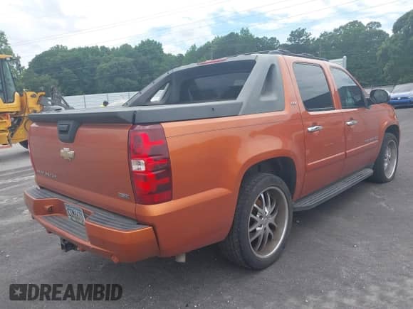 2008 Chevrolet Avalanche 2LT с VIN 3GNFK12388G232779, выставлен на аукционе IAAI как лот 42461591 с пробегом 260 221 миль миль и . История ставок и продаж доступна на DreamBid. Изображение 4.