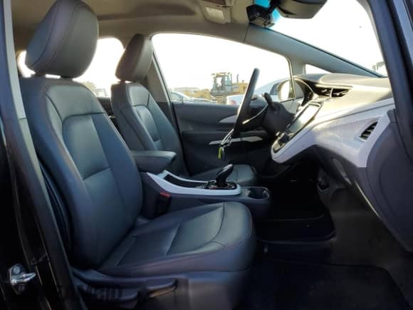 2019 Chevrolet Bolt EV Premier z VIN 1G1FZ6S03K4134764, wystawiony jako Copart lot #67142162 z przebiegiem 27 836 mil mil oraz . Historia ofert i sprzedaży dostępna na DreamBid. Obrazek 5.