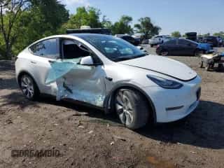 2022 Tesla Model Y Long Range with VIN 7SAYGAEE6NF363326, listed as a Copart auction lot 54414784 with 163,400 mi miles and Salvage title. Bid and sale history available at DreamBid. Image 4.