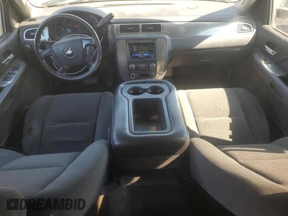 2007 Chevrolet Tahoe LT z VIN 1GNFC13JX7J150625, wystawiony jako Copart lot #85740215 z przebiegiem 232 739 mil mil oraz Czysty tytuł • Clean title. Historia ofert i sprzedaży dostępna na DreamBid. Obrazek 8.