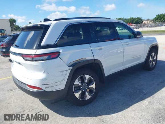 2024 Jeep Grand Cherokee with VIN 1C4RJYB63RC720666, listed as a IAAI auction lot 43307627 with 49,304 mi miles and . Bid and sale history available at DreamBid. Image 4.