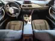 2018 BMW 3 Series 320i z VIN WBA8A9C53JAD28049, wystawiony jako Copart lot #64699635 z przebiegiem Nie podano mil oraz Szkoda całkowita • Salvage title. Historia ofert i sprzedaży dostępna na DreamBid. Obrazek 8.