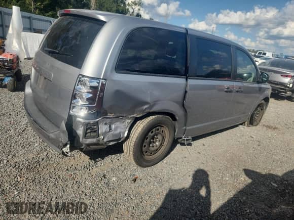 2019 Dodge Grand Caravan SE z VIN 2C4RDGBG6KR809509, wystawiony jako Copart lot #82650825 z przebiegiem 137 290 mil mil oraz Szkoda całkowita • Salvage title. Historia ofert i sprzedaży dostępna na DreamBid. Obrazek 3.