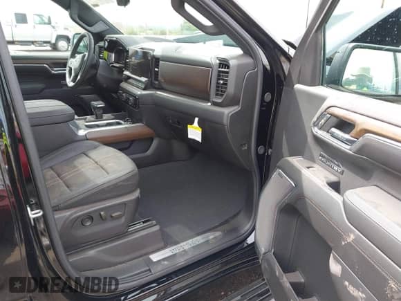2024 Chevrolet Silverado 1500 High Country z VIN 1GCUDJE81RZ311617, wystawiony jako IAAI lot #42184679 z przebiegiem 2 117 mil mil oraz . Historia ofert i sprzedaży dostępna na DreamBid. Obrazek 5.