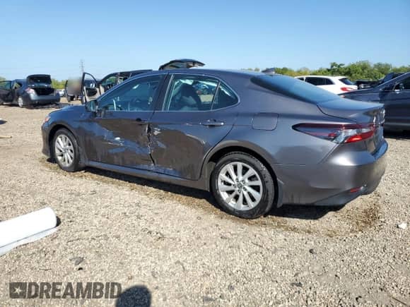 2021 Toyota Camry LE z VIN 4T1C11AK7MU439450, wystawiony jako Copart lot #84234935 z przebiegiem 24 437 mil mil oraz Szkoda całkowita • Salvage title. Historia ofert i sprzedaży dostępna na DreamBid. Obrazek 2.