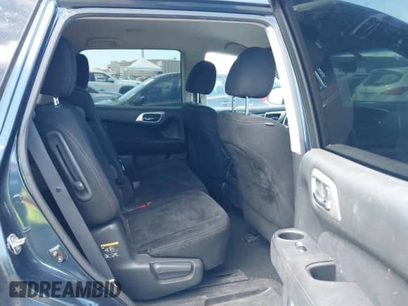 2014 Nissan Pathfinder Platinum with VIN 5N1AR2MM1EC658298, listed as a IAAI auction lot 43162383 with 148,611 mi miles and . Bid and sale history available at DreamBid. Image 8.