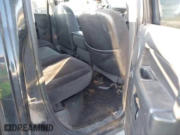 2005 Dodge 1500 SLT z VIN 1D7HA18N55J545835, wystawiony jako IAAI lot #41640358 z przebiegiem 339 592 mil mil oraz . Historia ofert i sprzedaży dostępna na DreamBid. Obrazek 8.