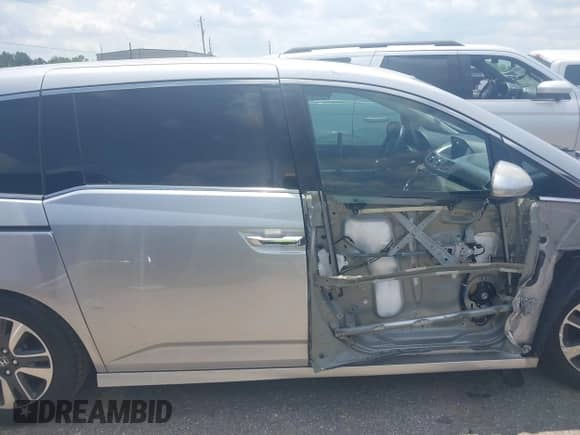 2014 Honda Odyssey Touring с VIN 5FNRL5H91EB079475, выставлен на аукционе IAAI как лот 42903189 с пробегом 158 675 миль миль и . История ставок и продаж доступна на DreamBid. Изображение 14.