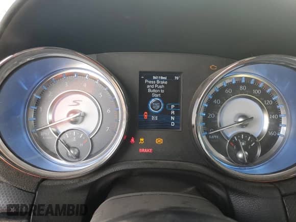 2013 Chrysler 300 S z VIN 2C3CCABT4DH651591, wystawiony jako Copart lot #68732985 z przebiegiem 94 119 mil mil oraz Szkoda całkowita • Salvage title. Historia ofert i sprzedaży dostępna na DreamBid. Obrazek 9.