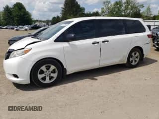 2017 Toyota Sienna L with VIN 5TDZZ3DC9HS884046, listed as a Copart auction lot 55347225 with 478,804 mi miles and Salvage title. Bid and sale history available at DreamBid. Image 1.