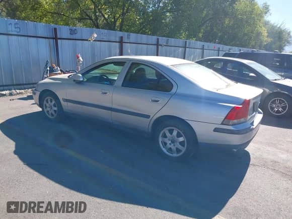 2002 Volvo S60 с VIN YV1RH58DX22138019, выставлен на аукционе IAAI как лот 43306351 с пробегом 314 852 миль миль и . История ставок и продаж доступна на DreamBid. Изображение 3.