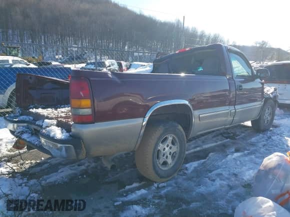 2000 Chevrolet Silverado 1500 LS with VIN 1GCEC14T3YE185392, listed as a IAAI auction lot 41442139 with Not provided miles and . Bid and sale history available at DreamBid. Image 4.