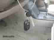 2005 Toyota Camry XLE z VIN 4T1BE32K05U593414, wystawiony jako IAAI lot #43512055 z przebiegiem 268 900 mil mil oraz . Historia ofert i sprzedaży dostępna na DreamBid. Obrazek 11.