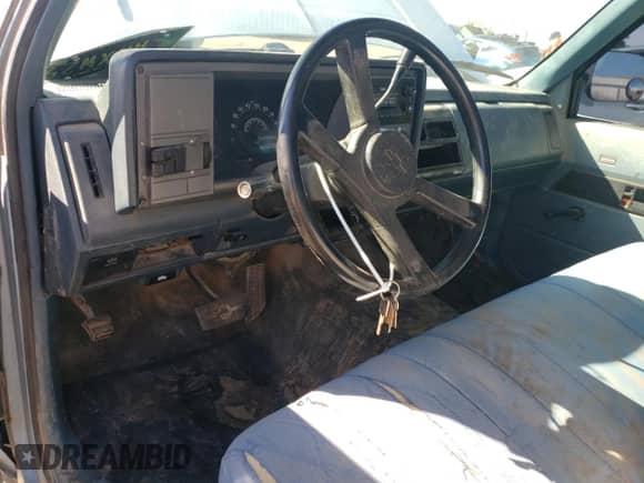 1989 Chevrolet Silverado 2500 с VIN 1GCFC24H9KE228646, выставлен на аукционе Copart как лот 72091604 с пробегом 75 643 миль миль и Списание • Salvage title. История ставок и продаж доступна на DreamBid. Изображение 8.