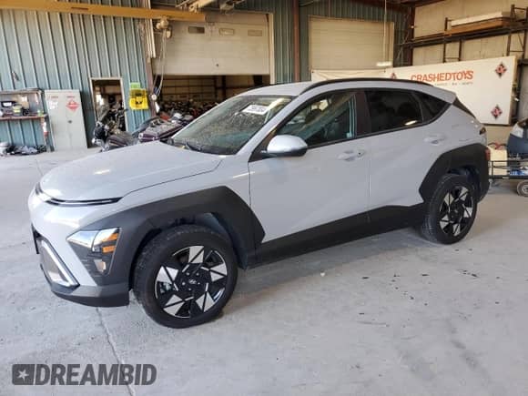 2024 Hyundai Kona SEL с VIN KM8HBCAB5RU054510, выставлен на аукционе Copart как лот 73997804 с пробегом 5 265 миль миль и Списание • Salvage title. История ставок и продаж доступна на DreamBid. Изображение 1.