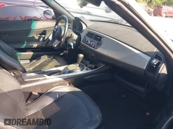 2003 BMW Z4 3.0i with VIN 4USBT53493LU03726, listed as a IAAI auction lot 42576323 with 128,274 mi miles and . Bid and sale history available at DreamBid. Image 5.