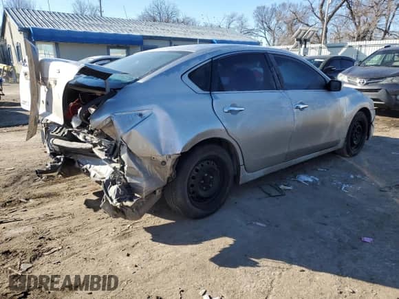 2015 Nissan Altima 2.5 z VIN 1N4AL3AP1FC246755, wystawiony jako Copart lot #46520475 z przebiegiem 218 053 mil mil oraz Szkoda całkowita • Salvage title. Historia ofert i sprzedaży dostępna na DreamBid. Obrazek 3.