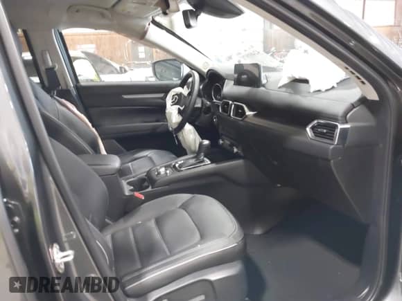 2024 Mazda CX-5 S Preferred z VIN JM3KFBCM6R0417435, wystawiony jako IAAI lot #42401971 z przebiegiem 17 451 mil mil oraz . Historia ofert i sprzedaży dostępna na DreamBid. Obrazek 5.