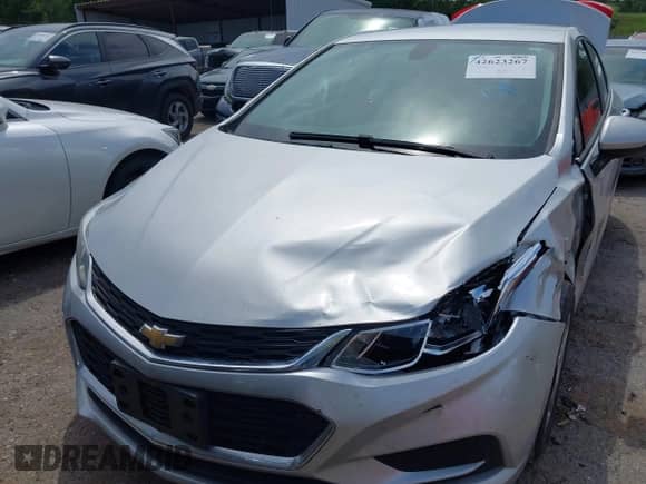 2017 Chevrolet Cruze LS z VIN 3G1BC5SM9HS573750, wystawiony jako IAAI lot #42623267 z przebiegiem 109 583 mil mil oraz . Historia ofert i sprzedaży dostępna na DreamBid. Obrazek 11.